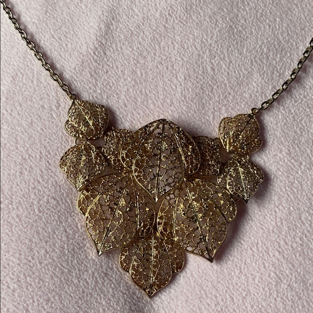 H&M Leaf necklace
